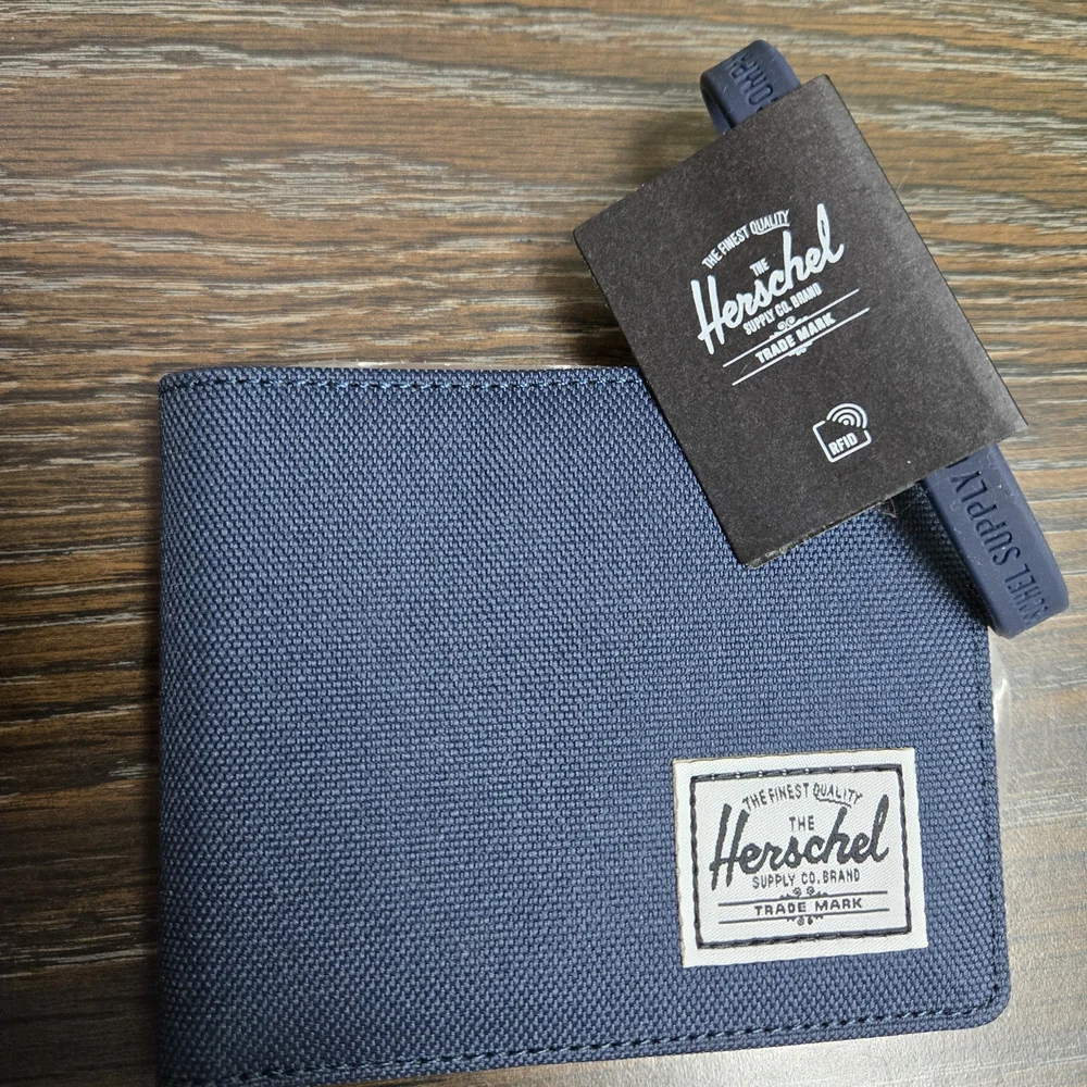 NEW Stylish Herschel Navy Tan Wallet bi-fold with elastic band makes great gift